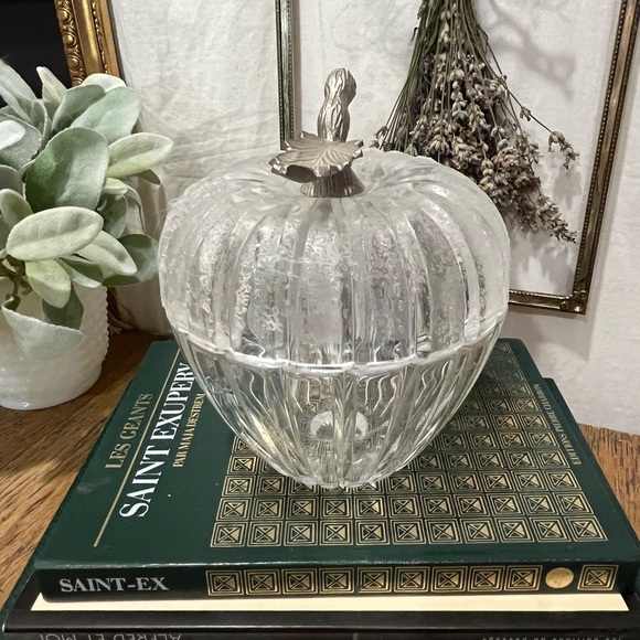 🤍Crystal Apple Candy Dish with Frosted Lid - Picture 4 of 11